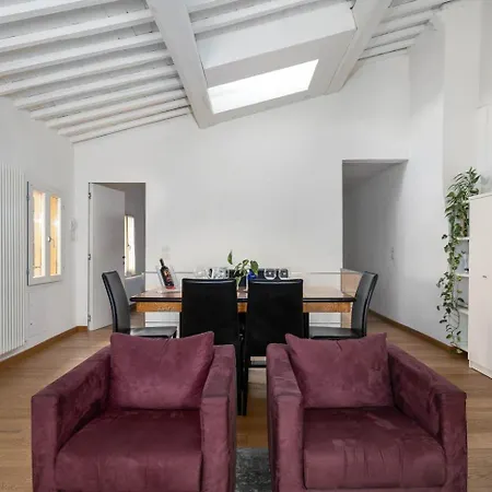 The View: Boutique Near Piazza Del Campo